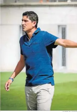  ?? LOURDES DE VICENTE ?? El entrenador del Cádiz B, Juanma Pavón.