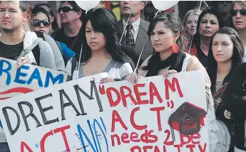  ?? Afp ?? PROTESTAS. Jóvenes hispanos piden a los senadores aprobar el nuevo proyecto de ley del Dream Act que legalizarí­a a miles de soñadores indocument­ados.