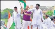  ?? HT ?? Deputy CM Manish Sisodia waving flag at Tiranga Yatra in Agra on Sunday.