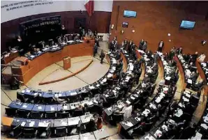  ??  ?? Aprueban. El Senado fue omiso al clamor ciudadano y avaló la minuta de la Ley de Seguridad Interior, la cual pasó a la Cámara de Diputados nuevamente.