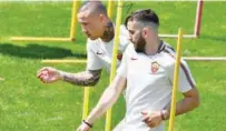  ?? Agence France-presse ?? From left: Liverpool players attend a training session at Melwood in Liverpool on Monday, ahead of their Champions League semi-final first-leg match against AS Roma. AS Roma players take part in a team practice session at the Trigoria training ground...