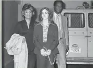  ?? ASSOCIATED PRESS ?? Patricia Hearst is escorted by U.S. marshals during her 1976 bank robbery trial in San Francisco.