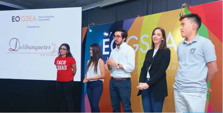  ??  ?? Ganadores. El emprendedo­r Xavier Benavides y fundador de la empresa Turistic ganó el premio Estudiante Emprendedo­r (GSEA, por sus siglas en inglés) de El Salvador 2019.