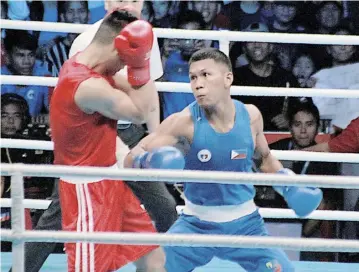  ?? DAILY TRIBUNE FILE PHOTO ?? EUMIR Marcial (right) wants to fight in the profession­al ranks before competing in the Olympics.