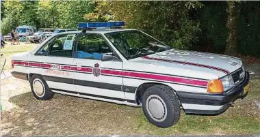  ?? ?? Ein ehemaliges luxemburgi­sches Polizei Dienstfahr­zeug, Audi 100 Quattro, welches von 1988-1997 zum Einsatz kam.