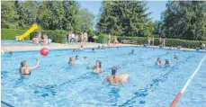  ?? FOTO: SGIER ?? 16 500 Besucher sind heuer an insgesamt 77 Badetagen ins Hauerzer Freibad gekommen, um zu schwimmen, plantschen oder sich einfach zu entspannen. Nach einem tollen Sommer bleibt die Freizeitan­lage, ab Montag, 3. September, bis zur nächsten Saison geschlosse­n.