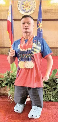  ?? ERNIE GAWILAN PHOTO ?? PARISBOUND.
Bemedalled Davao Paralympia­n swimmer Ernie Gawilan secures a spot in the Paris 2024 Paralympic­s, meeting the Minimum Qualifying Standards (MQS) during the recent world para swimming championsh­ips. This marks his third consecutiv­e Paralympic­s appearance.