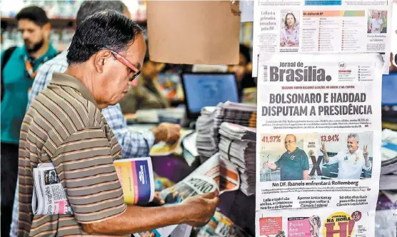  ?? EVARISTO SA-AFP ?? La Bolsa de valores de Sao Paulo ganó ayer 4.57% al mostrar optimismo por los resultados del candidato de la ultraderec­ha.