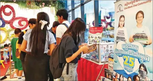  ?? ONE BOOK ONE COMMUNITY ?? One Book-One Community runs a booth at an eduction fair held at Olympia Shopping Mall early this month.