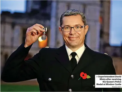  ?? Victoria Jones ?? > Superinten­dent David Minty after receiving
the Queen’s Police Medal at Windsor Castle