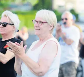  ??  ?? Showing support Neighbours clapping for carers in Glenburn, Paisley, back in May