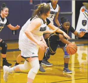  ?? Tyler Sizemore / Hearst Connecticu­t Media ?? King’s Alonna Christy controls the ball in a game between King School and Hamden Hall at King School in Stamford on Tuesday.