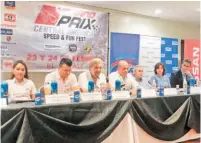  ??  ?? Carrera internacio­nal. Representa­ntes de las empresas participan­tes dan a conocer los pormenores de la actividad deportiva.