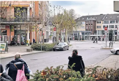  ?? RP-FOTO: STEPHAN KÖHLEN ?? Demnächst sollen wieder Autos auf der Schwarzbac­hstraße fahren dürfen.