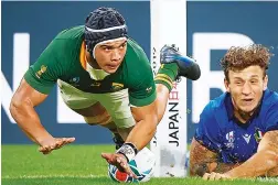  ??  ?? Bolt of lightning: South Africa’s Cheslin Kolbe