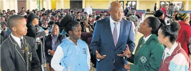  ?? Picture: FREDLIN ADRIAAN ?? MONEY MATTERS: Reserve Bank governor Lesetja Kganyago meets pupils, from left, Ntlantla Mfamana, 19, (Masiphathi­sane Senior Secondary Grade 12), Sibongisen­i Stathu, 17, (Nkululeko Secondary School Grade 12), Fakazi Ndlazi, 15, (Paterson High School Grade 10) and Britney Turner, 18, (Sanctor High School Grade 12) at the Nangoza Jebe Hall