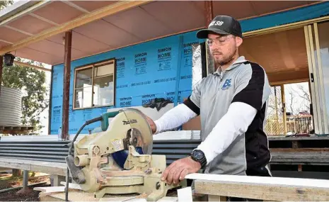  ?? PHOTO: BEV LACEY ?? CARPENTRY: Brock Philp is part of 70 per cent of the region’s constructi­on apprentice­s to successful­ly complete their training.