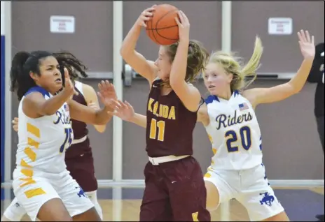  ?? Staff photo/ Jake Dowling ?? St. Marys’ Noey Ruane (15) and Cora Rable ( 20) press Kalida’s Brooke Vennekotte­r (11) in the third quarter of Tuesday’s non-league girls basketball game at Memorial High School.