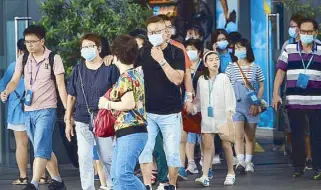  ?? AFP ?? Passengers from the cruise ship World Dream wear facemasks as they visit a theme park in Manila yesterday. The luxury ship with more than 700 passengers on board, mostly from China and Hong Kong, docked at the Port of Manila on Tuesday.
