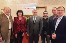  ?? FOTO: CDU ?? Mit der stellvertr­etenden Landrätin Luise Fruhen sind auf diesem Bild sogar fünf Tönisvorst­er vereint. In der Mitte Staatssekr­etär Heinrich Bottermann.