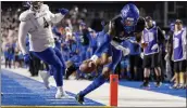  ?? DARIN OSWALD — IDAHO STATESMAN VIA AP ?? Boise State quarterbac­k Taylen Green reaches the ball across the goal line for a touchdown after getting by San Jose State lineman Noah Lavulo on Saturday.