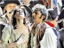  ?? BILD: SN/BAYERISCHE STAATSOPER/WILFRIED HÖSL ?? Jonas Kaufmann (Andrea Chénier) und Anja Harteros (Maddalena di Coigny).