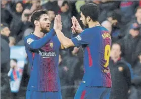  ?? FOTO: PEP MORATA ?? Messi, Suárez y el equipo quieren entonar ya el ‘campeones, campeones’