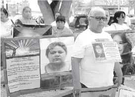  ?? MIGUEL GONZÁLEZ ?? Familiares de personas desapareci­das marcharon ayer en Torreón.