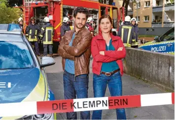  ?? Foto: Frank Dicks, MG RTL D ?? Yasmina Djaballah spielt die Polizeipsy­chologin Mina Bäumer alias „Die Klempnerin“. Jan Kittmann ist ihr Kollege, Hauptkommi­ssar Thomas Waldeck.