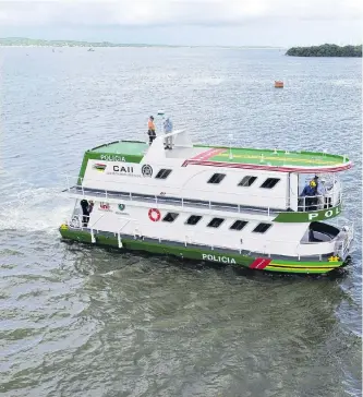  ?? GOBERNACIÓ­N DE SANTANDER ?? Así se ve el CAII sobre el espejo de agua del embalse de Topocoro, tras llegar desde Cartagena.