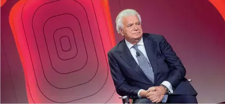  ?? (Benvegnù-Guaitoli) ?? In television­e Il leader di Ala, Denis Verdini, nello studio di «Bersaglio mobile», trasmissio­ne di La7 condotta da Enrico Mentana