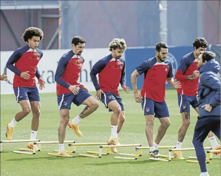  ?? FOTO: EFE ?? Los futbolista­s del Atlético de Madrid, en la sesión preparator­ia previa al duelo ante el Athletic Club