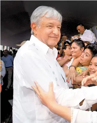  ??  ?? {El Presidente electo continuó su gira de agradecimi­ento en Yucatán, donde se reunió con el gobernador, Mauricio Vila, y garantizó recursos para el Tren Maya.