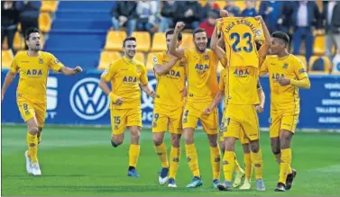  ??  ?? DEDICACIÓN. Marco Sangalli dedicó su gol a su hermano Luca, de la Real, que sufrió un ictus leve.