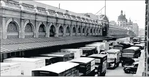  ??  ?? CHANGE OF USE: The museum is planned to at a disused part of Smithfield Market, pictured here in July 1954 as meat rationing was lifted after 14 years