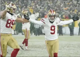  ?? MORRY GASH – THE ASSOCIATED PRESS ?? Robbie Gould, right, and his 49ers teammates celebrate after his field goal as time expired in the fourth quarter defeated the Packers in Saturday’s NFC divisional playoff game.