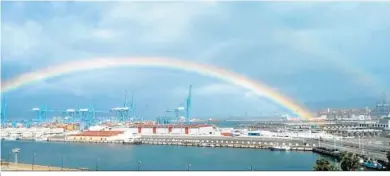  ?? ?? Arcoiris en el Puerto de Algeciras.