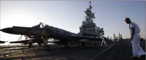  ?? (Photo EPA/MAXPPP) ?? Avec  chasseurs Rafale Marine à bord, le porte-avions français triple la capacité de frappes aériennes françaises en Méditerran­ée orientale.