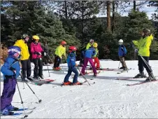  ?? GEOFFREY PLANT/Taos News ?? the longest open; they like to open first, and stay open.
Bethany Griffith, volunteer snow ranger for the Carson National Forest, tries to wrangle a few more participan­ts for the guided tour she leads from the top of Lift 1 at Sipapu Ski and Summer Resort every Saturday beginning at 1:30 p.m.