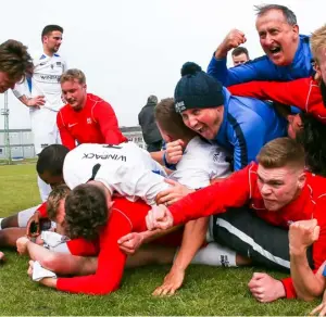  ??  ?? Binfield ensured their place at this year’s FA Vase final at Wembley Stadium with a penalty shootout win over US Portsmouth