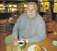  ?? Picture: SYDNEY SESHIBEDI ?? AMERICAN DREAM: Ben Filmalter enjoys coffee and a muffin at one of his Mugg & Bean restaurant­s