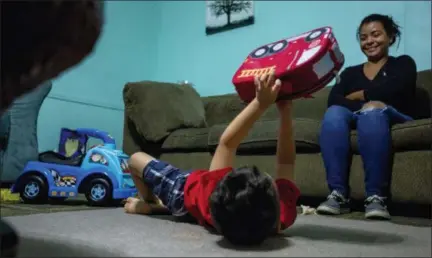  ?? STEPHEN SPILLMAN — THE ASSOCIATED PRESS ?? Evelyn Zepeda cares for a 4-year-old boy on July 26 at her home in Austin, Texas. The boy's adoptive mother and Zepeda's biological mother, Josefina Ortiz Corrales, remains in an immigratio­n detention center in south Texas.