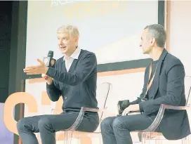  ??  ?? Arsene Wenger, ex entrenador del Arsenal, de los invitados a la reunión.