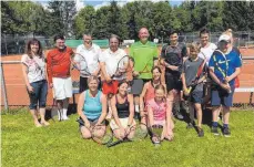  ?? FOTO: TC BAD BUCHAU ?? Die Spieler und das Organisati­onsteam hatten großen Spaß beim Hobbyturni­er des Tennisclub Bad Buchau.