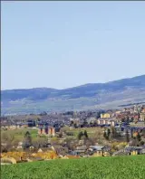  ??  ?? A la derecha, Puigcerdà (Girona) asistió al paso de decenas de nazis que gozaron aquí de todas las comodidade­s.