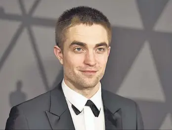  ??  ?? ¿Oficial? A la espera de que Warner Bros. confirme a Pattinson, lo que sí ya es seguro que el director será Matt Reeves, cuya filmografí­a incluye cintas como “Dawn of the Planet of the Apes” (2014).