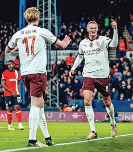  ?? ?? Manchester City’s Erling Haaland celebrates with Kevin de Bruyne after scoring against Luton Town