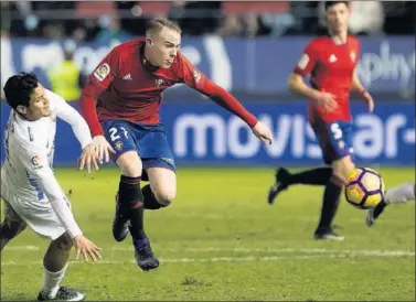  ??  ?? TITULAR. Clerc está teniendo en Osasuna los minutos que le faltaron el curso pasado en el Espanyol.