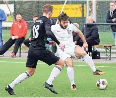  ?? RP-FOTO: DIETRICH JANICKI ?? Feras Osmani (am Ball) ist wieder einsatzber­eit.