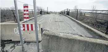  ??  ?? The Mewburn Road bridge over train tracks in Niagara Falls is still blocked off.